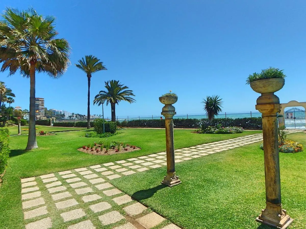 Boutique 1St Beach Line Apartment - Lubina Del Sol Sitio de Calahonda 0*,  Spagna