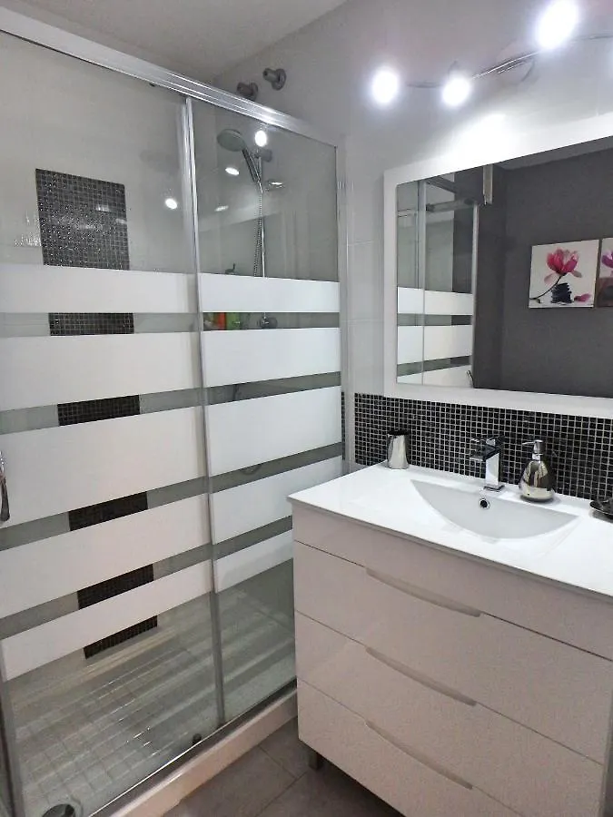 Boutique 1St Beach Line Apartment - Lubina Del Sol Sitio de Calahonda 0*,  Spagna